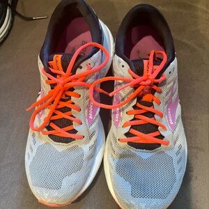 Women’s Brooks Launch 6. Size 8. Hardly worn, I think maybe 5 times